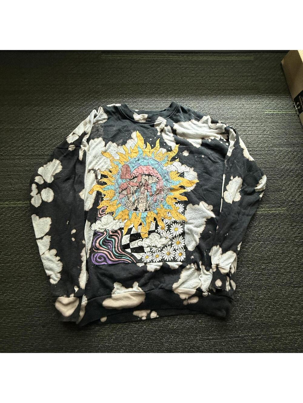 No Boundaries Mushroom Sun Bleach Tie Dye Sweatshirt Womens L Black Graphic
